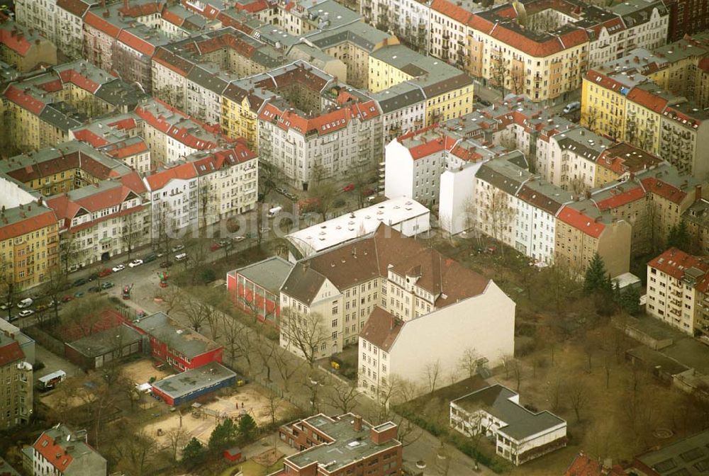 Luftaufnahme Berlin/ Neukölln - Rütlischule in Berlin - Neukölln