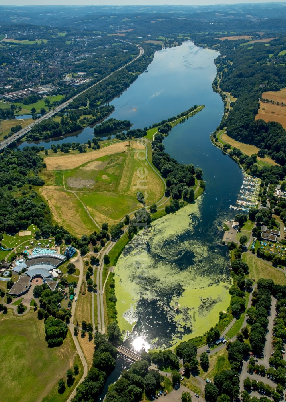 Witten von oben - Ruderboot in Fahrt auf dem Ölbach See in Witten im Bundesland Nordrhein-Westfalen