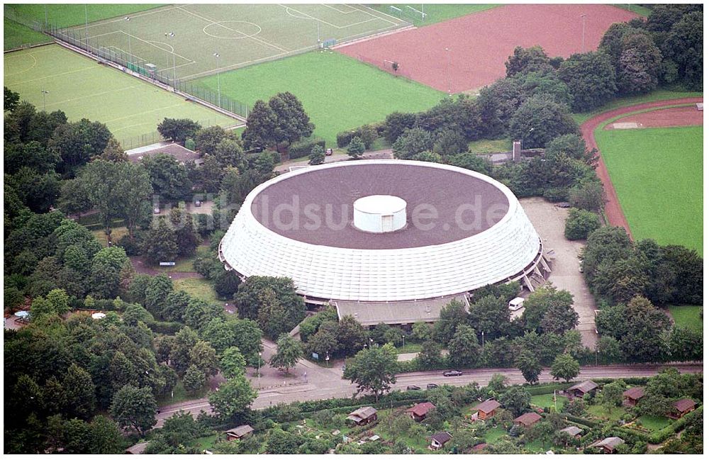 München von oben - Rudi-Sedlmayer-Halle in München