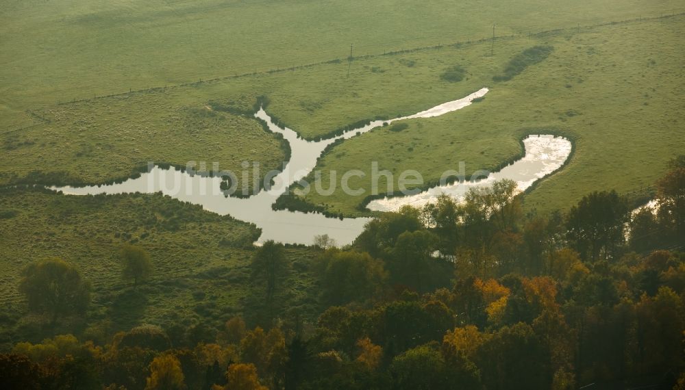 Luftbild Witten - Ruhr, Wasserlauf und Gewässer in der Ruhraue Witten-Gedern in Witten im Bundesland Nordrhein-Westfalen