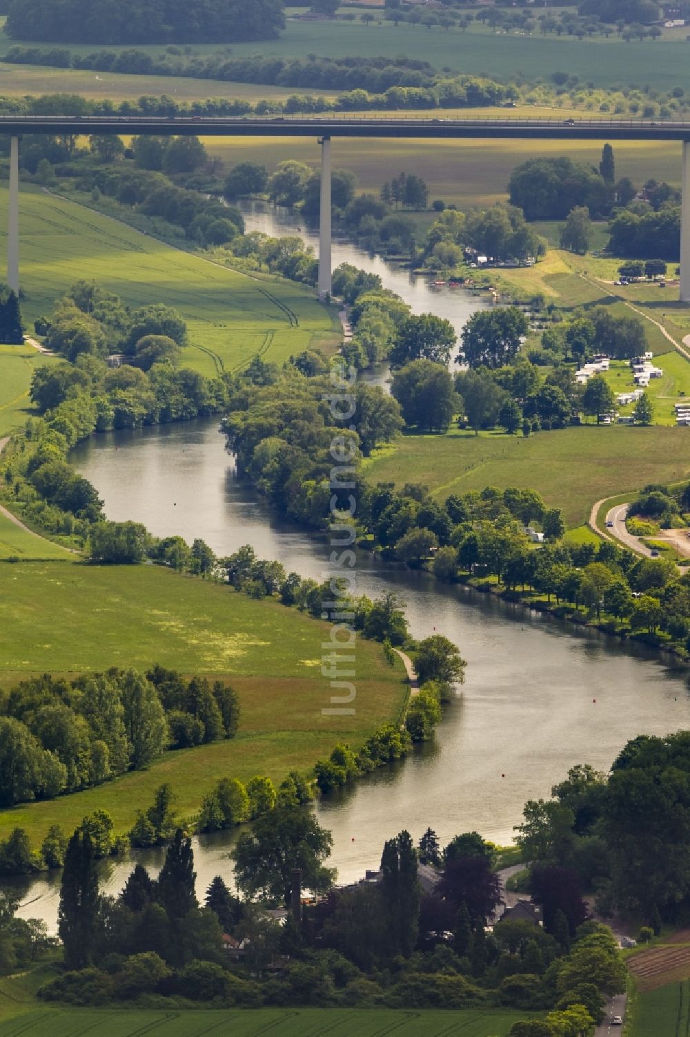 Mülheim an der Ruhr aus der Vogelperspektive: Ruhrmäander an der Autobahnbrücke - Ruhrtalbrücke (auch Mintarder Brücke genannt) der Bundesautobahn BAB A52 bei Mülheim an der Ruhr im Bundesland Nordrhein-Westfalen