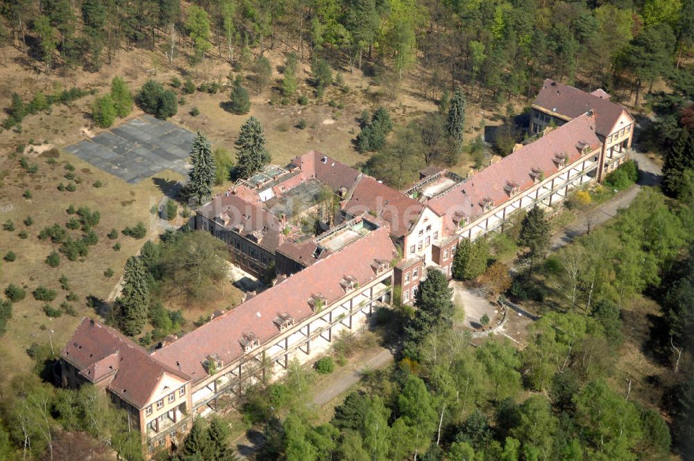 Beelitz aus der Vogelperspektive: Ruine Chirurgie-Pavillon Beelitz-Heilstätten