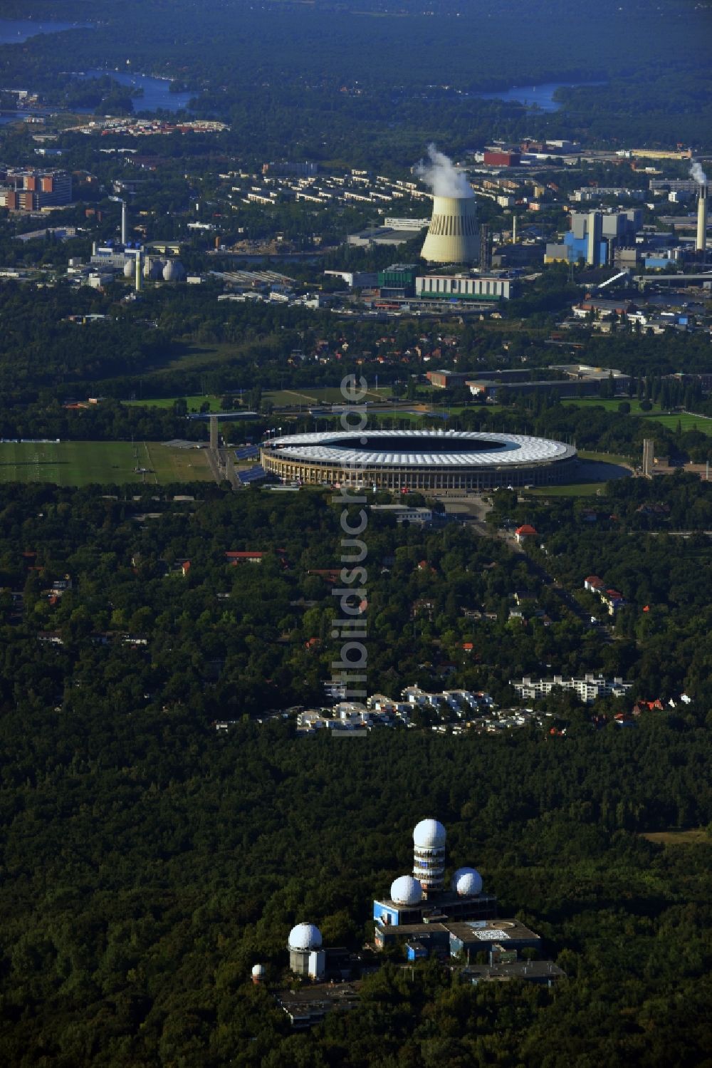 Luftbild Berlin - Ruine der ehemaligen amerikanischen Militär- Abhör- und Radaranlage auf dem Teufelsberg in Berlin - Charlottenburg