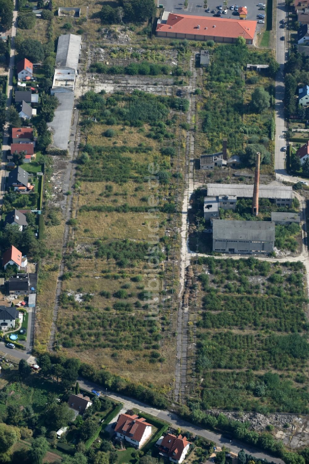 Berlin aus der Vogelperspektive: Ruine des ehemaligen Fabrik - Gebäudes an der Anton-von-Werner-Straße in Berlin