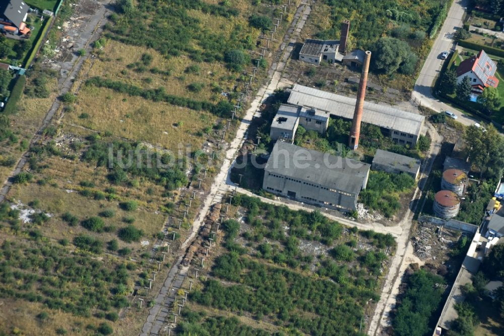 Berlin von oben - Ruine des ehemaligen Fabrik - Gebäudes an der Anton-von-Werner-Straße in Berlin