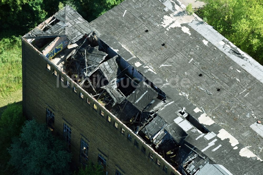 Luftbild Borna - Ruine des ehemaligen Fabrik - Gebäudes Brikettfabrik Witznitz in Borna im Bundesland Sachsen