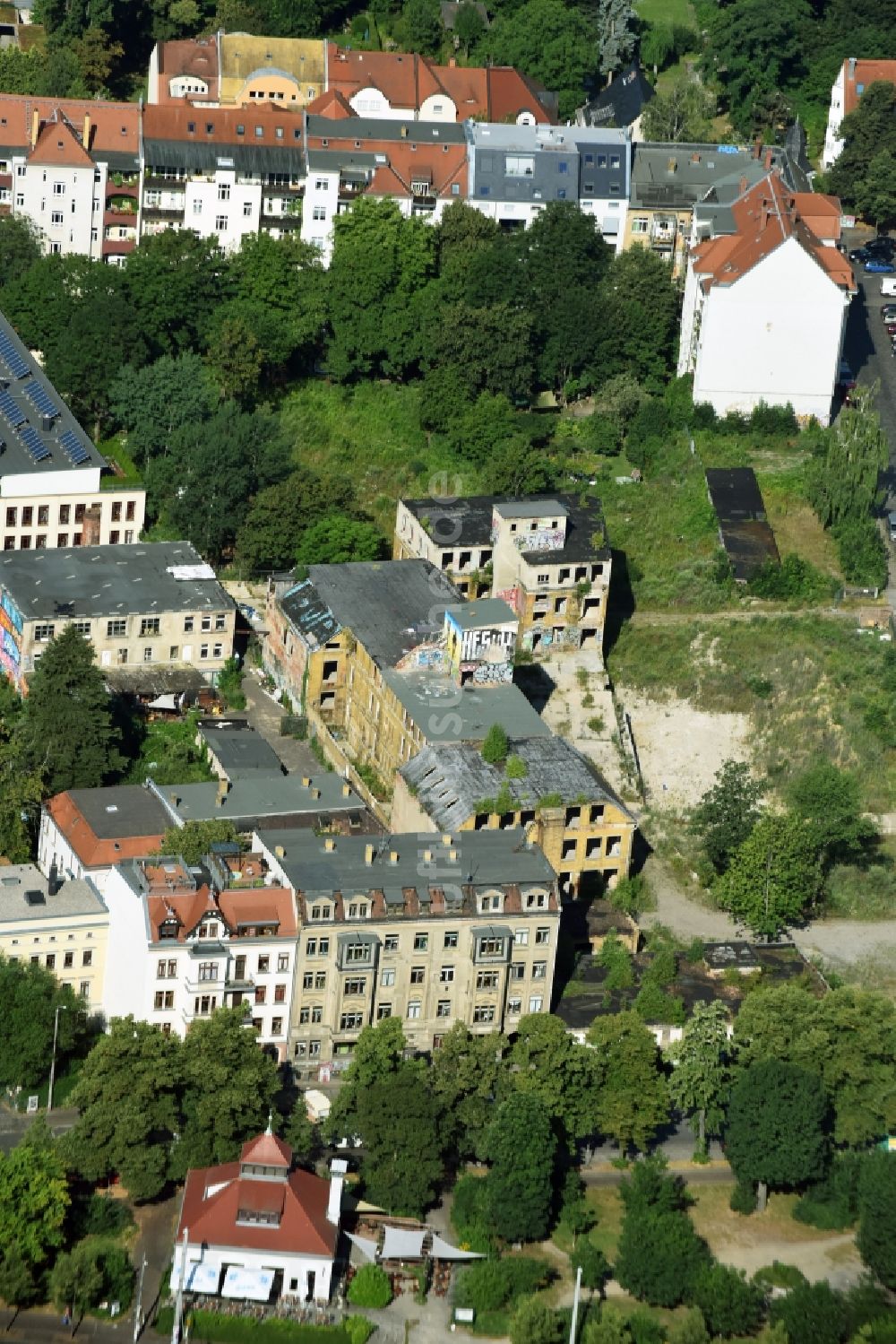 Leipzig von oben - Ruine des ehemaligen Fabrik - Gebäudes der ehemaligen Werkstoffprüfmaschinenfabrik WERK 2 in Leipzig im Bundesland Sachsen