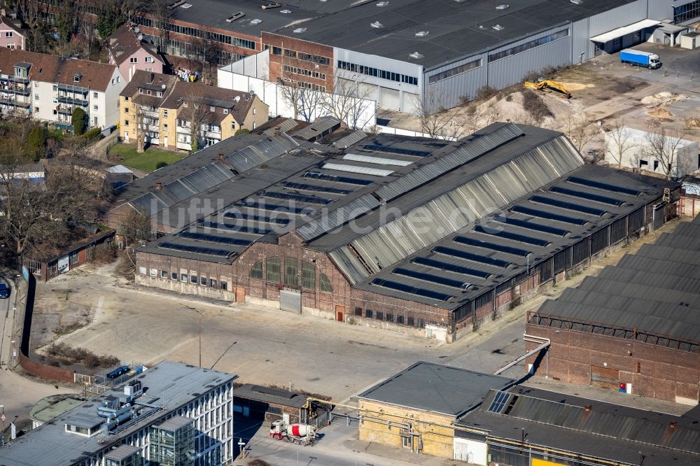 Luftaufnahme Gelsenkirchen - Ruine des ehemaligen Fabrik - Gebäudes im Industriepark Berliner Brücke an der Hochkampstraße im Ortsteil Bismarck in Gelsenkirchen im Bundesland Nordrhein-Westfalen, Deutschland