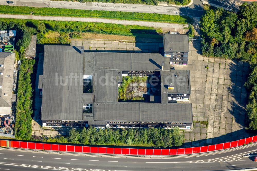 Luftaufnahme Bochum - Ruine des ehemaligen Fabrik - Gebäudes der Kleiderfabrik Wollino in der Gollheide im Ortsteil Wattenscheid in Bochum im Bundesland Nordrhein-Westfalen, Deutschland