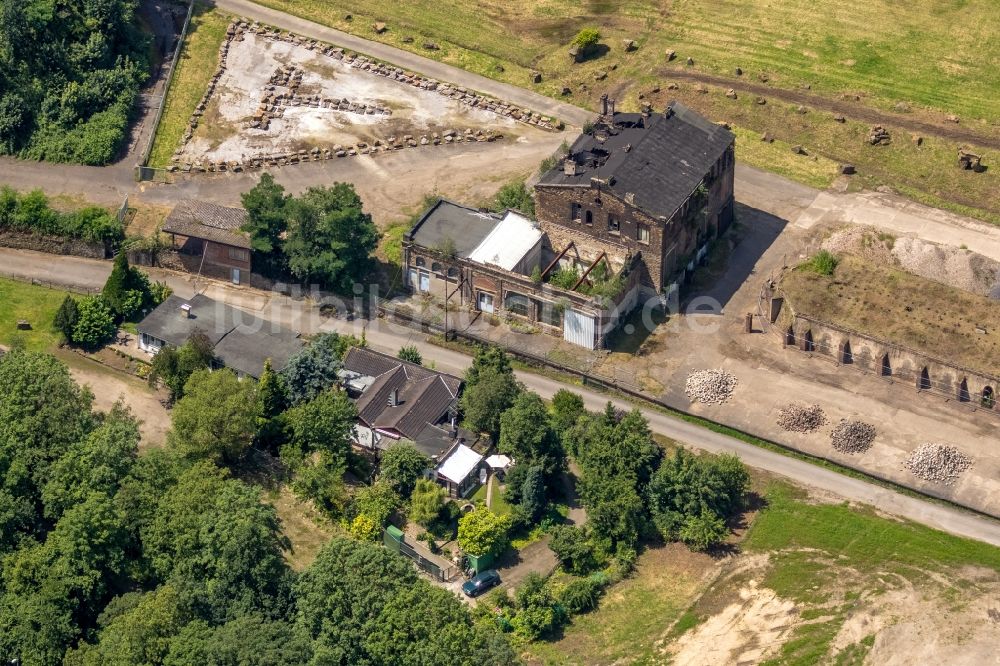 Mülheim an der Ruhr aus der Vogelperspektive: Ruine des ehemaligen Fabrik - Gebäudes in Mülheim an der Ruhr im Bundesland Nordrhein-Westfalen