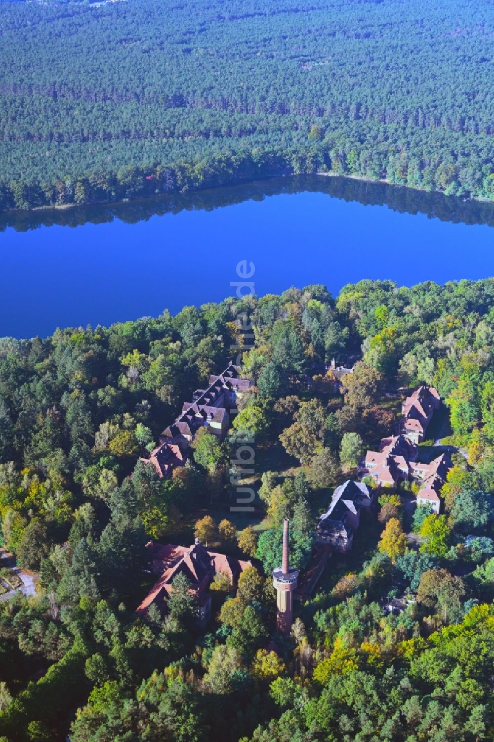 Oranienburg von oben - Ruine des ehemaligen Klinik- und Krankenhaus - Gebäudes Heilstätte Grabowsee in Oranienburg im Bundesland Brandenburg, Deutschland