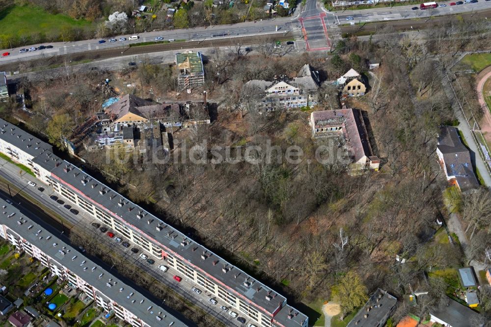 Luftbild Berlin - Ruine des ehemaligen Klinik- und Krankenhaus - Gebäudes Säuglings- und Kinderkrankenhaus im Ortsteil Weißensee in Berlin, Deutschland