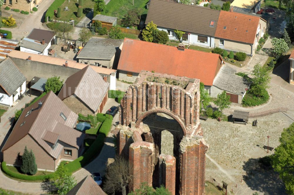 GRAMZOW von oben - Ruine der ehemaligen Klosterkirche Gramzow im Landkreis Uckermark