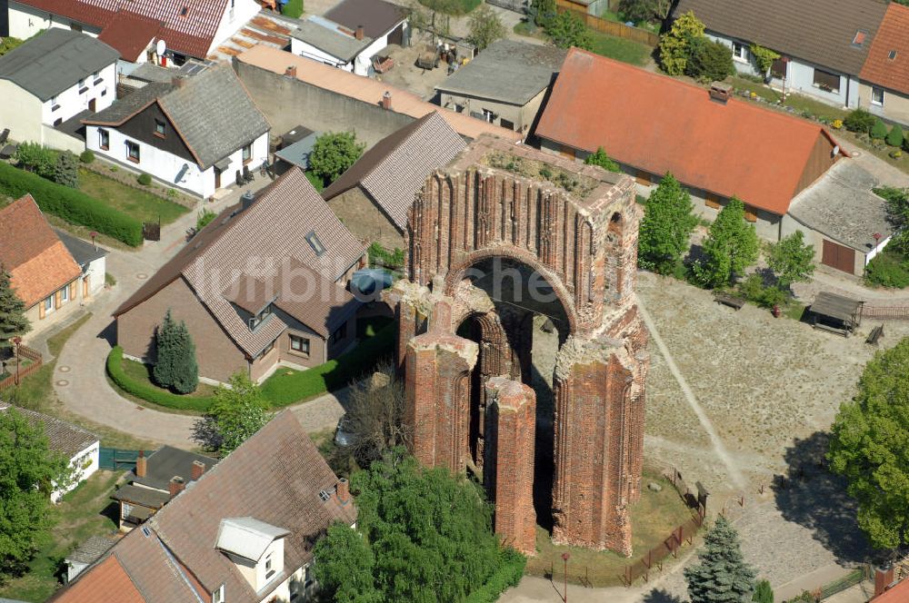 GRAMZOW aus der Vogelperspektive: Ruine der ehemaligen Klosterkirche Gramzow im Landkreis Uckermark