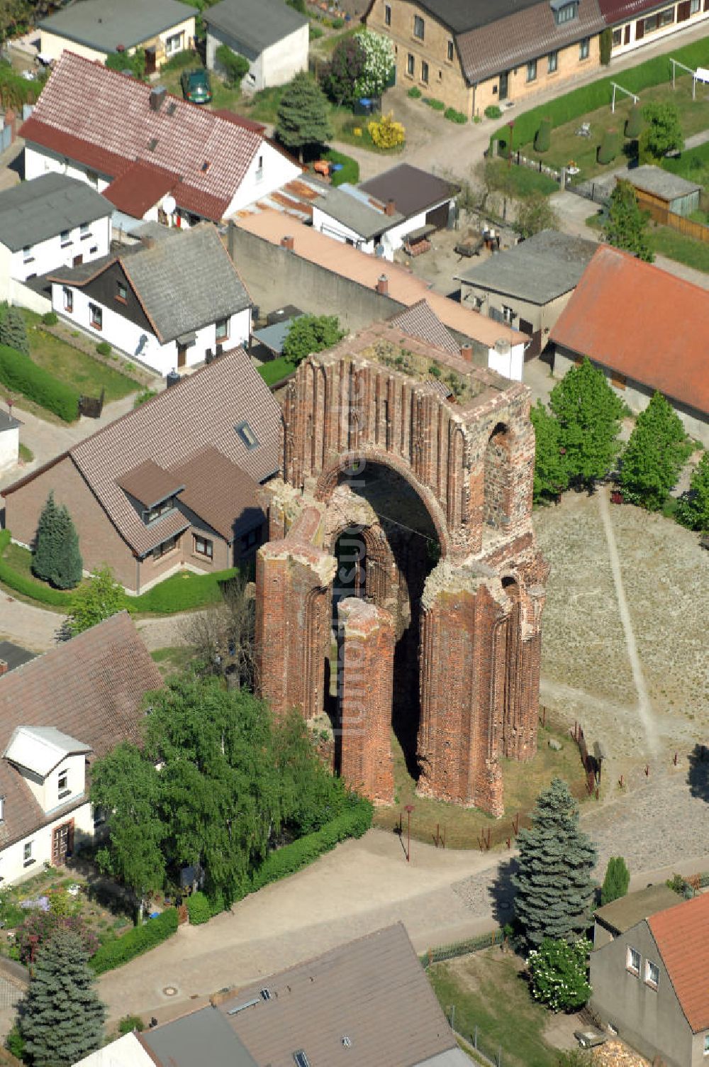 Luftbild GRAMZOW - Ruine der ehemaligen Klosterkirche Gramzow im Landkreis Uckermark