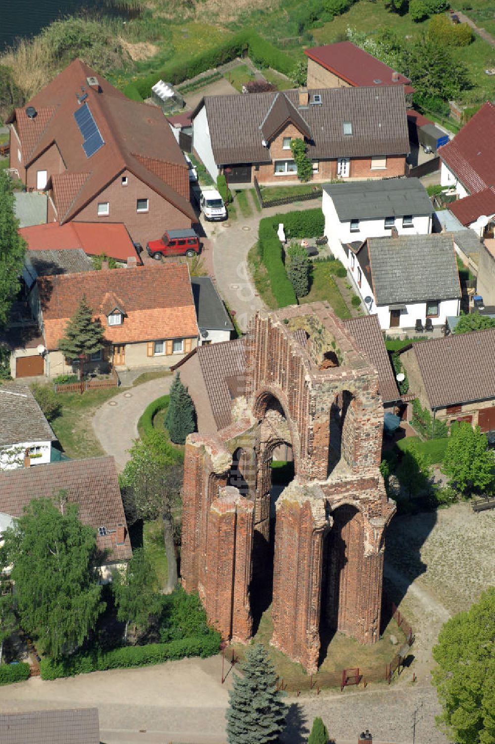 Luftbild GRAMZOW - Ruine der ehemaligen Klosterkirche Gramzow im Landkreis Uckermark