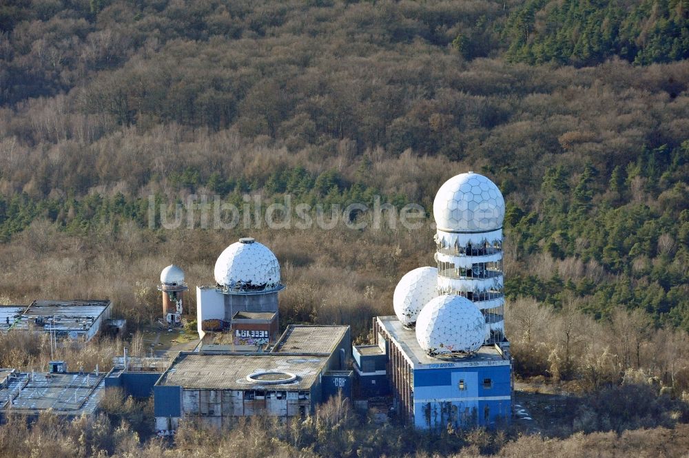 Luftaufnahme Berlin - Ruine der ehemaligen Militär- Abhör- und Radaranlage auf dem Teufelsberg in Berlin - Charlottenburg