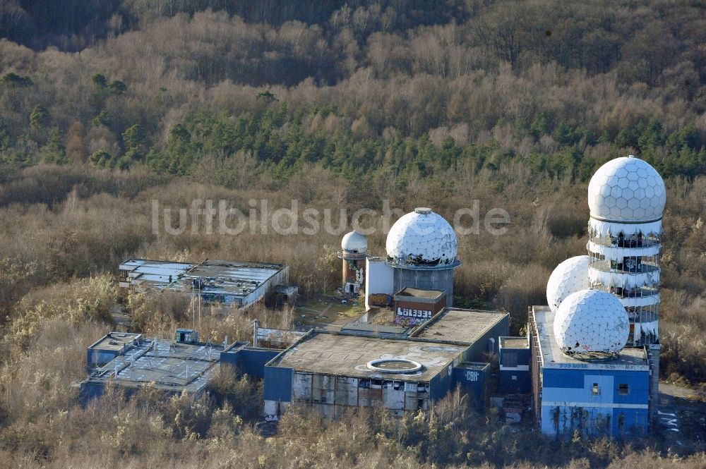 Luftbild Berlin - Ruine der ehemaligen Militär- Abhör- und Radaranlage auf dem Teufelsberg in Berlin - Charlottenburg