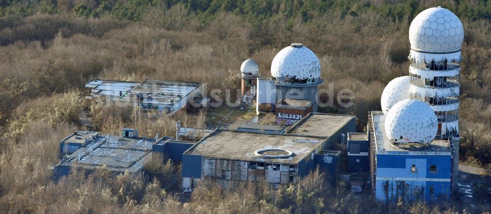 Luftaufnahme Berlin - Ruine der ehemaligen Militär- Abhör- und Radaranlage auf dem Teufelsberg in Berlin - Charlottenburg