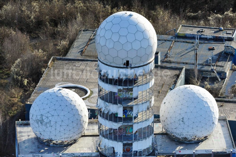 Berlin von oben - Ruine der ehemaligen Militär- Abhör- und Radaranlage auf dem Teufelsberg in Berlin - Charlottenburg