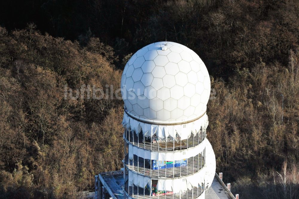 Berlin aus der Vogelperspektive: Ruine der ehemaligen Militär- Abhör- und Radaranlage auf dem Teufelsberg in Berlin - Charlottenburg