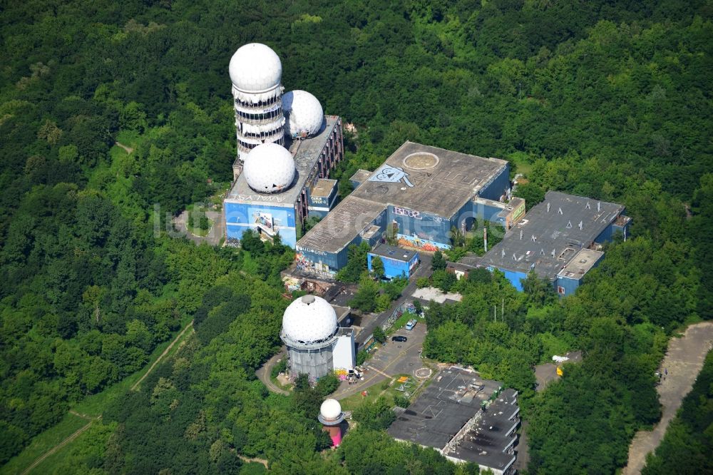 Berlin von oben - Ruine der ehemaligen Militär- Abhör- und Radaranlage auf dem Teufelsberg in Berlin - Charlottenburg