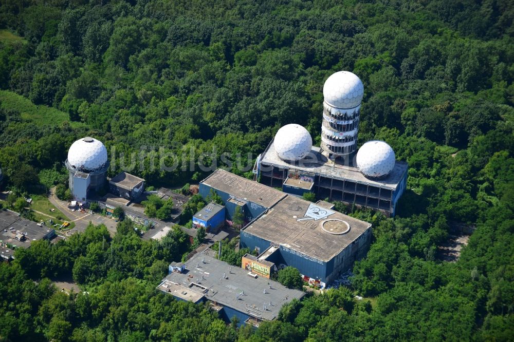 Luftaufnahme Berlin - Ruine der ehemaligen Militär- Abhör- und Radaranlage auf dem Teufelsberg in Berlin - Charlottenburg