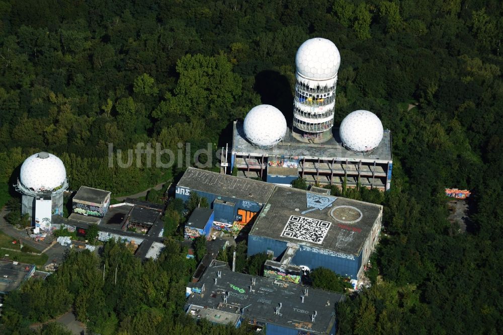 Luftbild Berlin - Ruine der ehemaligen Militär- Abhör- und Radaranlage auf dem Teufelsberg in Berlin - Charlottenburg