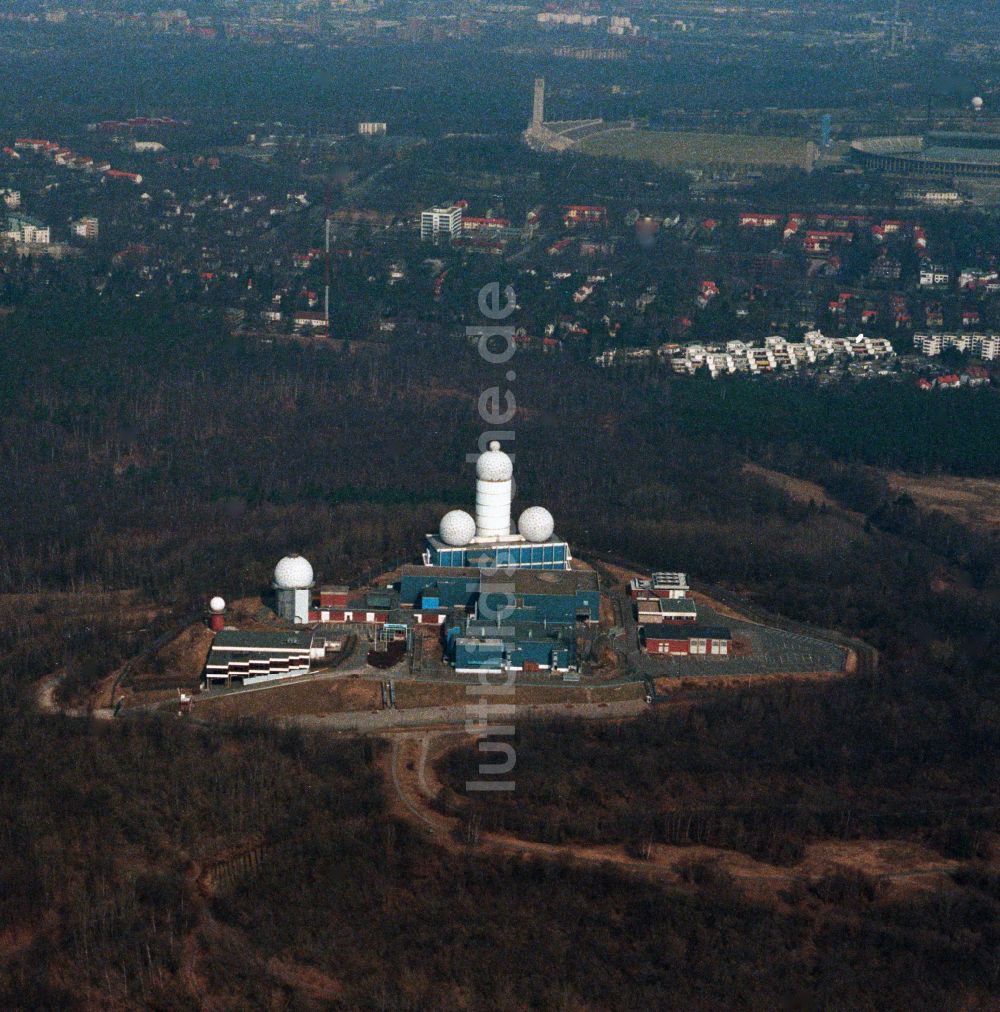 Luftbild Berlin - Ruine der ehemaligen Militär- Abhör- und Radaranlage auf dem Teufelsberg in Berlin - Charlottenburg