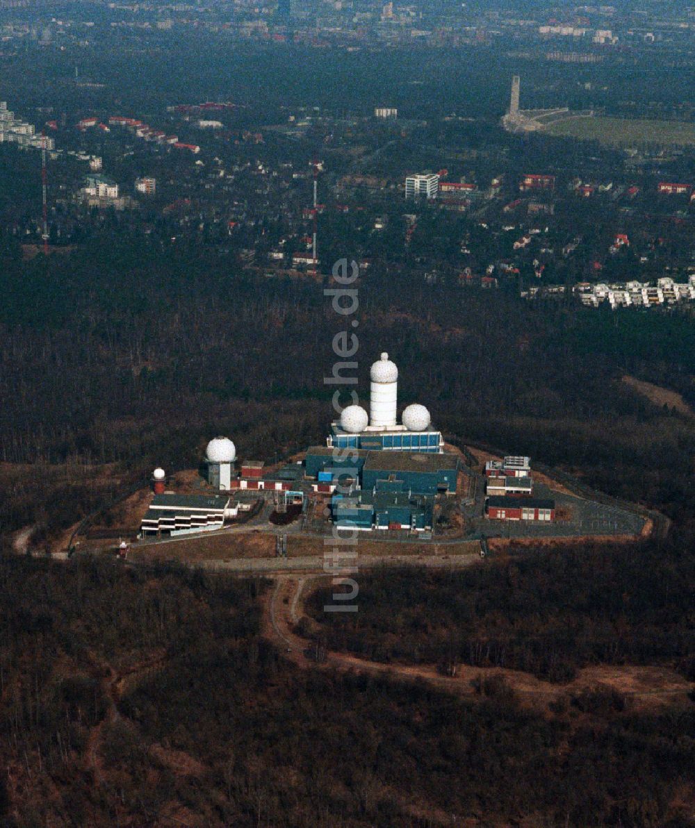 Luftaufnahme Berlin - Ruine der ehemaligen Militär- Abhör- und Radaranlage auf dem Teufelsberg in Berlin - Charlottenburg