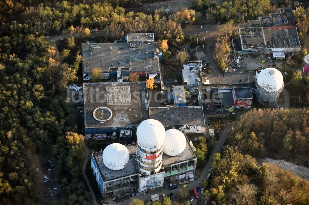 Berlin aus der Vogelperspektive: Ruine der ehemaligen Militär- Abhör- und Radaranlage auf dem Teufelsberg in Berlin - Charlottenburg