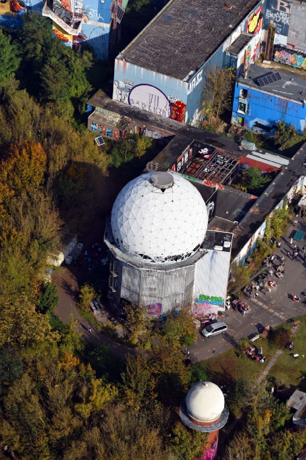 Luftaufnahme Berlin - Ruine der ehemaligen Militär- Abhör- und Radaranlage auf dem Teufelsberg in Berlin - Charlottenburg