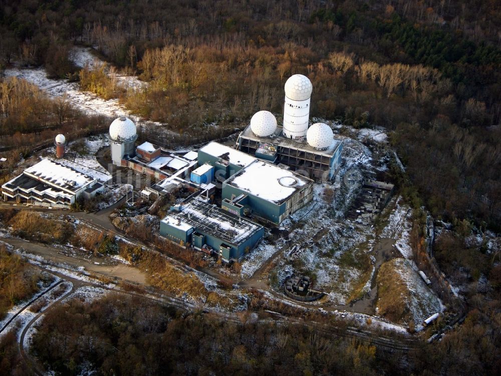 Berlin aus der Vogelperspektive: Ruine der ehemaligen Militär- Abhör- und Radaranlage auf dem Teufelsberg in Berlin - Charlottenburg