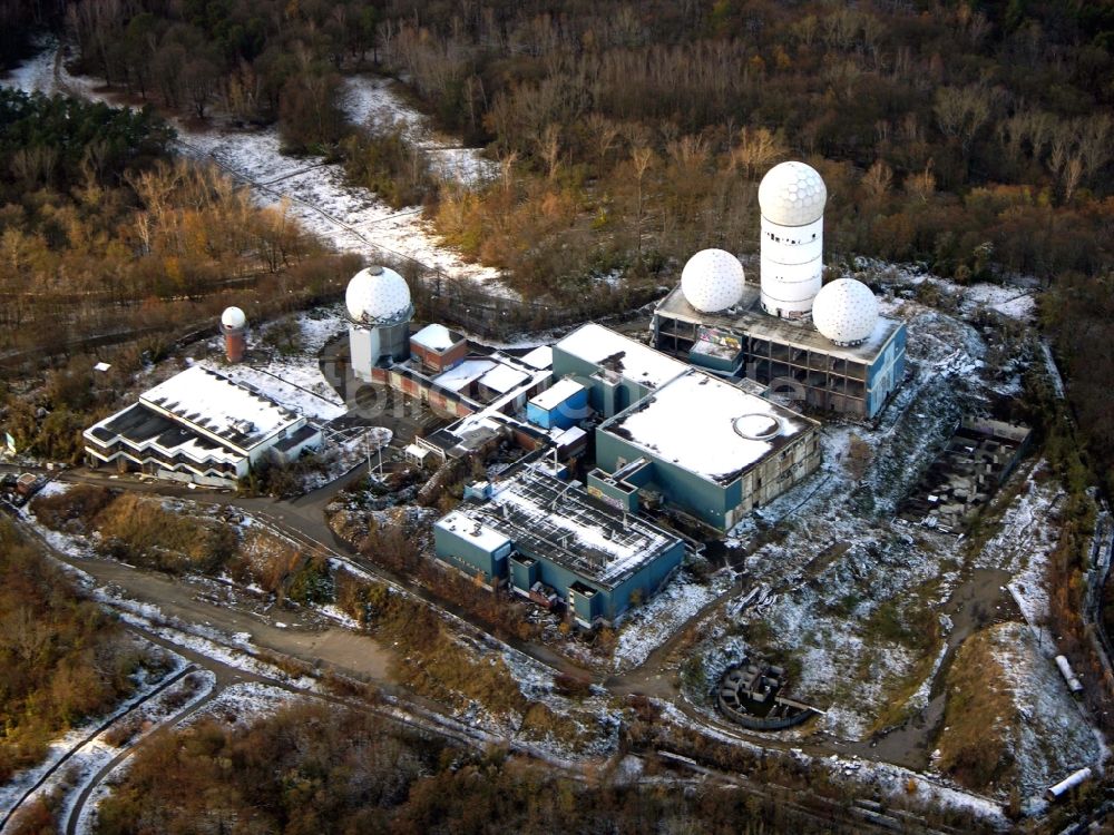 Luftbild Berlin - Ruine der ehemaligen Militär- Abhör- und Radaranlage auf dem Teufelsberg in Berlin - Charlottenburg