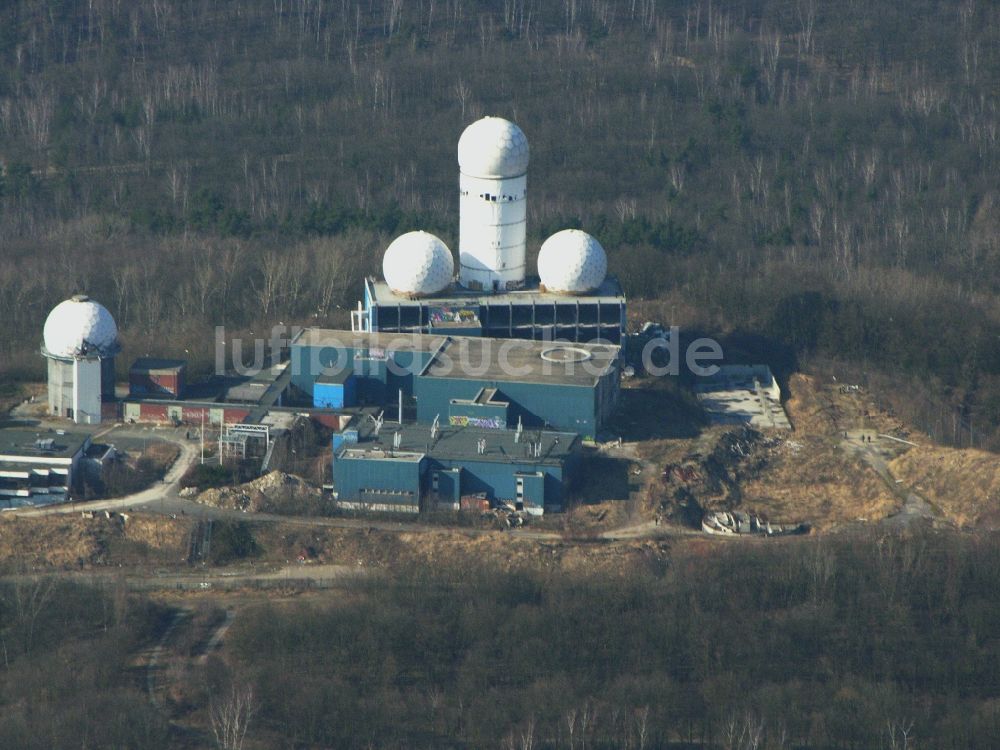 Berlin aus der Vogelperspektive: Ruine der ehemaligen Militär- Abhör- und Radaranlage auf dem Teufelsberg in Berlin - Charlottenburg