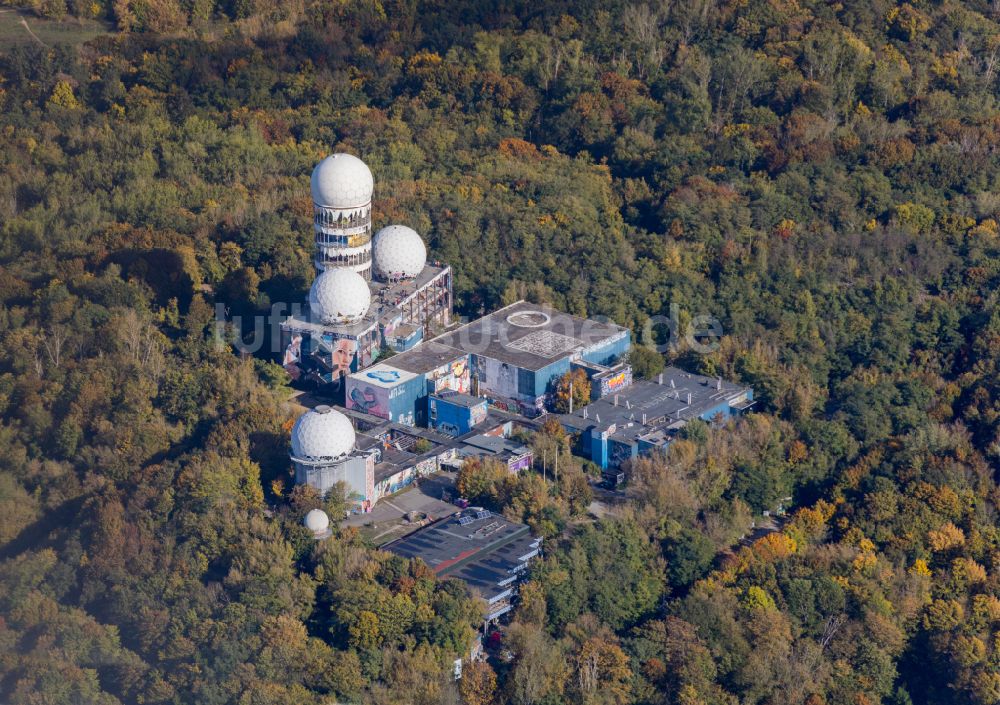 Luftaufnahme Berlin - Ruine der ehemaligen Militär- Abhör- und Radaranlage auf dem Teufelsberg in Berlin - Charlottenburg