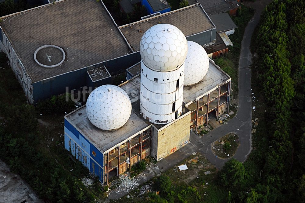 Berlin von oben - Ruine der ehemaligen Militär- Abhör- und Radaranlage auf dem Teufelsberg in Berlin - Charlottenburg