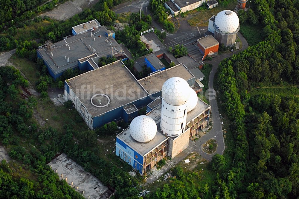 Berlin von oben - Ruine der ehemaligen Militär- Abhör- und Radaranlage auf dem Teufelsberg in Berlin - Charlottenburg