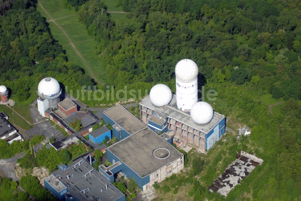 Berlin von oben - Ruine der ehemaligen Militär- Abhör- und Radaranlage auf dem Teufelsberg in Berlin - Charlottenburg