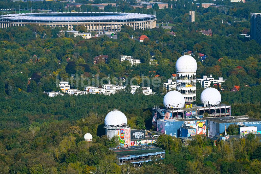 Berlin aus der Vogelperspektive: Ruine der ehemaligen Militär- Abhör- und Radaranlage auf dem Teufelsberg in Berlin - Charlottenburg