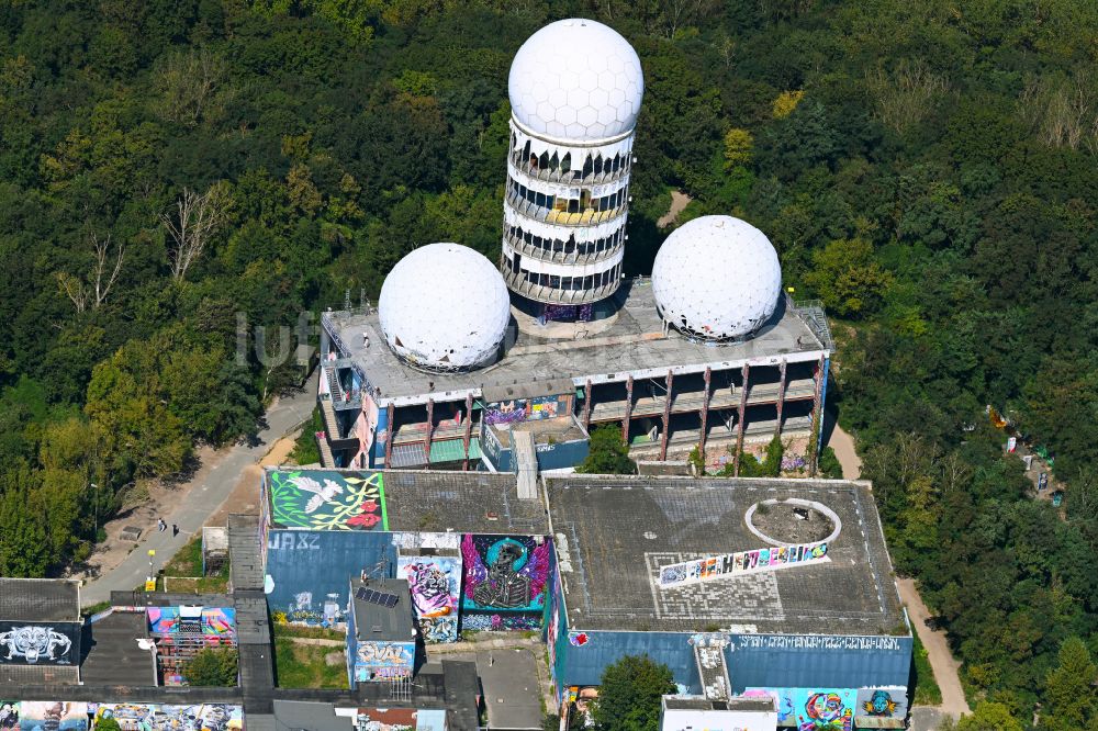 Berlin von oben - Ruine der ehemaligen Militär- Abhör- und Radaranlage auf dem Teufelsberg in Berlin - Charlottenburg