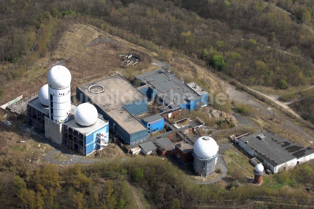 Berlin aus der Vogelperspektive: Ruine der ehemaligen Militär- Abhör- und Radaranlage auf dem Teufelsberg in Berlin - Charlottenburg