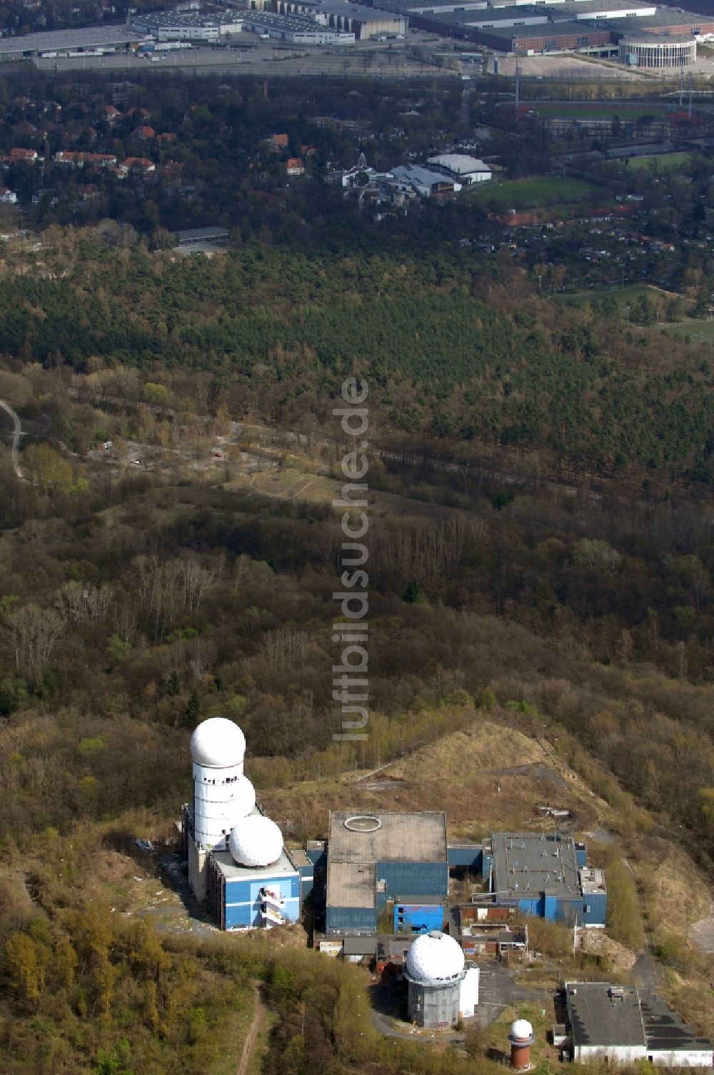 Berlin von oben - Ruine der ehemaligen Militär- Abhör- und Radaranlage auf dem Teufelsberg in Berlin - Charlottenburg