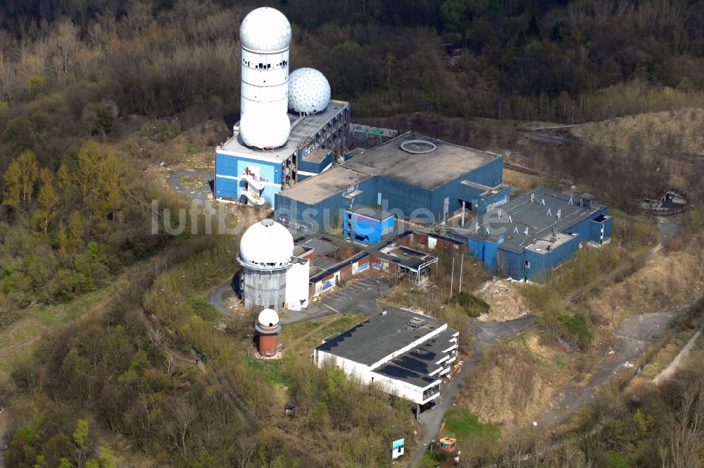 Berlin aus der Vogelperspektive: Ruine der ehemaligen Militär- Abhör- und Radaranlage auf dem Teufelsberg in Berlin - Charlottenburg