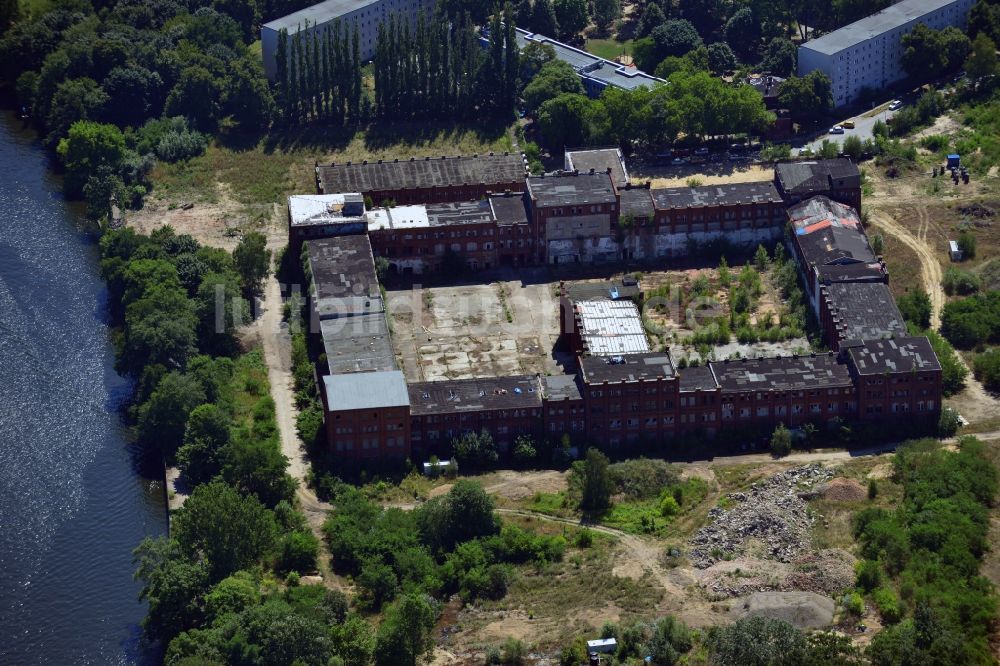 Berlin von oben - Ruine der ehemaligen Spindlerschen Reinigungsfabrik REWATEX im Planungsgebiet der Wasserstadt Spindlersfeld