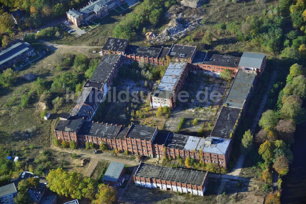 Berlin von oben - Ruine der ehemaligen Spindlerschen Reinigungsfabrik REWATEX im Planungsgebiet des Wohngebiet Wasserstadt Spindlersfeld