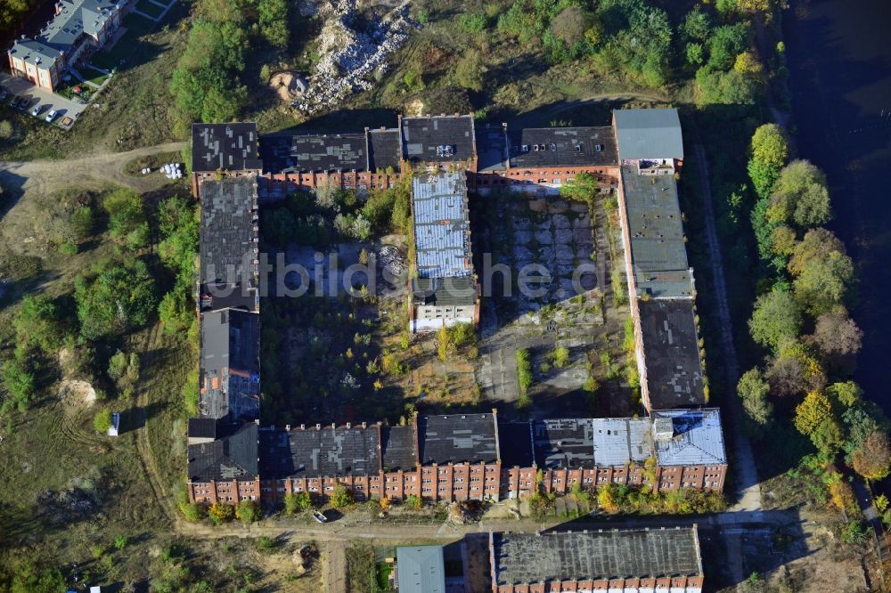 Berlin aus der Vogelperspektive: Ruine der ehemaligen Spindlerschen Reinigungsfabrik REWATEX im Planungsgebiet des Wohngebiet Wasserstadt Spindlersfeld