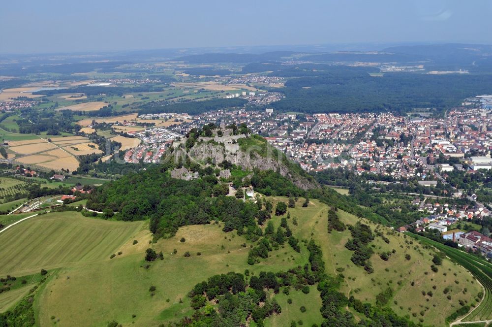 Hohentwiel aus der Vogelperspektive: Ruine der Festung Hohentwiel in Baden-Württemberg