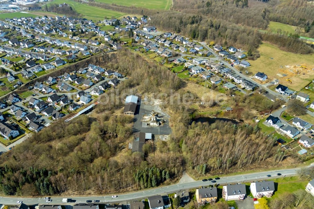 Meschede aus der Vogelperspektive: Ruine der Gebäude der alten Ziegelei in Meschede im Bundesland Nordrhein-Westfalen, Deutschland