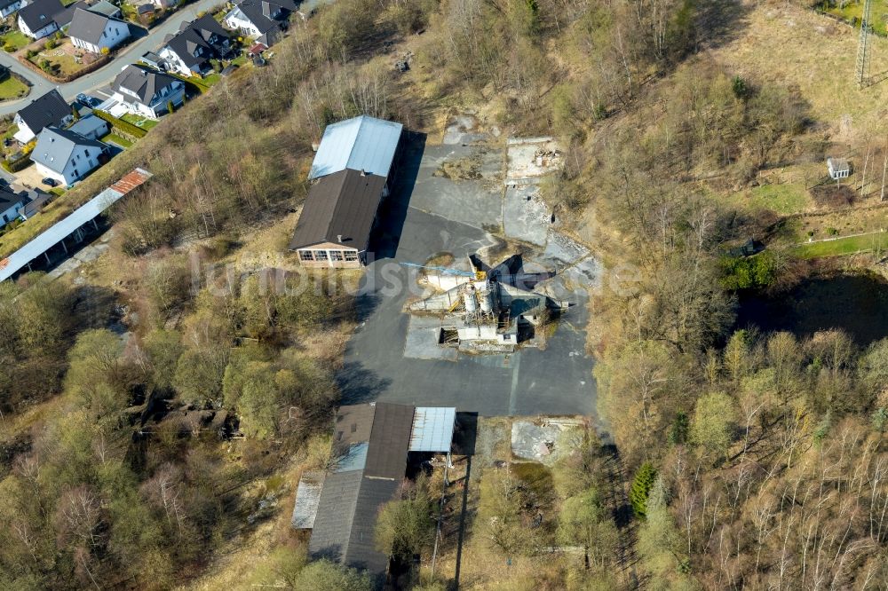 Luftbild Meschede - Ruine der Gebäude der alten Ziegelei in Meschede im Bundesland Nordrhein-Westfalen, Deutschland